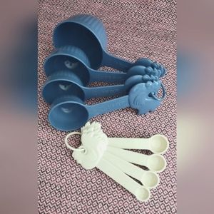 Rooster Chicken measuring cups and spoons